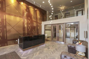 Central, Luxury & City Views